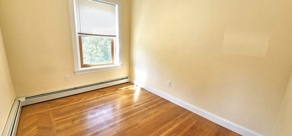 FURNISHED PRIVATE BEDROOM IN FOUR BEDROOM APARTMENT- Close to UVM Campus