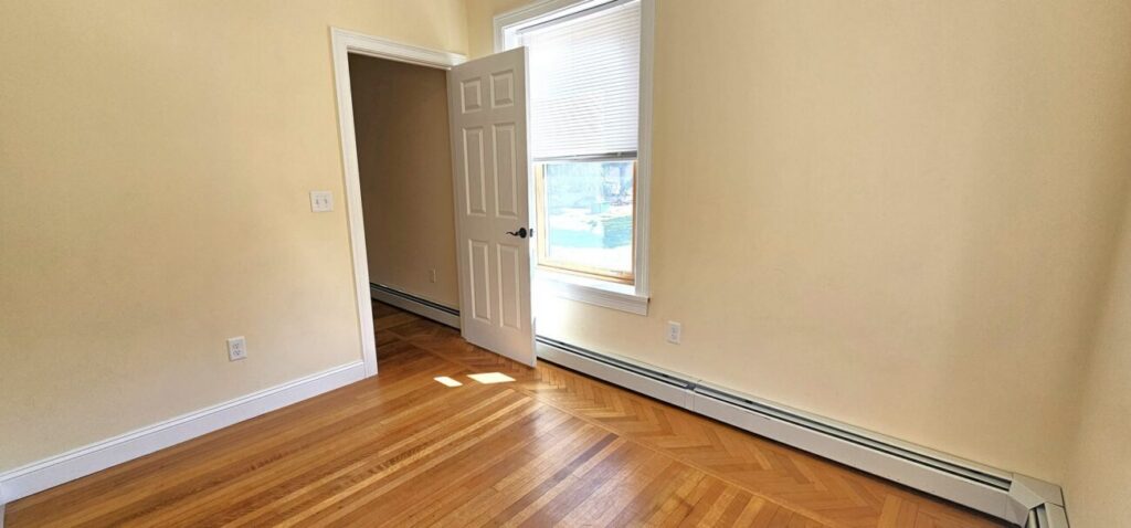 FURNISHED PRIVATE BEDROOM IN FOUR BEDROOM APARTMENT- Close to UVM Campus