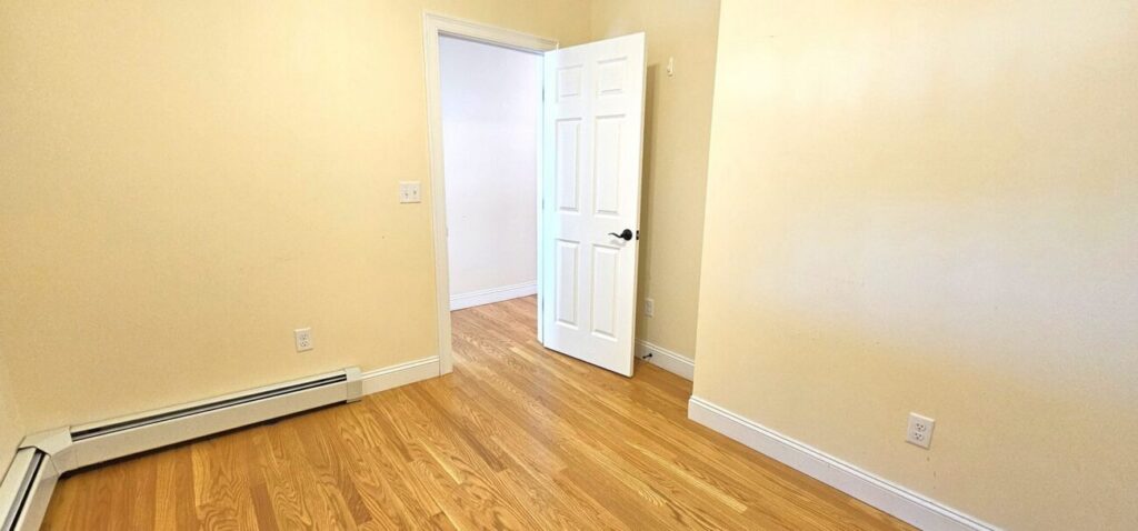 FURNISHED PRIVATE BEDROOM IN FOUR BEDROOM APARTMENT- Close to UVM Campus