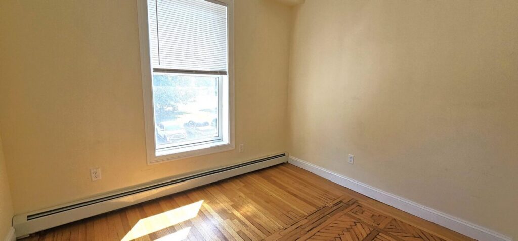 FURNISHED PRIVATE BEDROOM IN FOUR BEDROOM APARTMENT- Close to UVM Campus