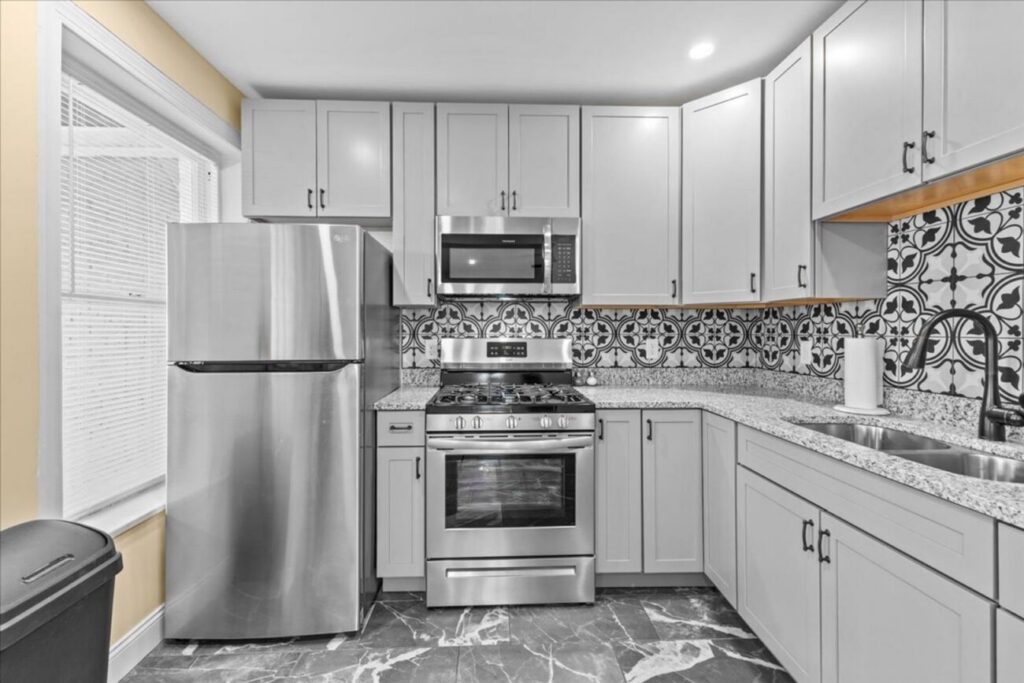 Private Room for Rent in Four Bedroom Apartment – Close to UVM Center – Available January 1, 2027!