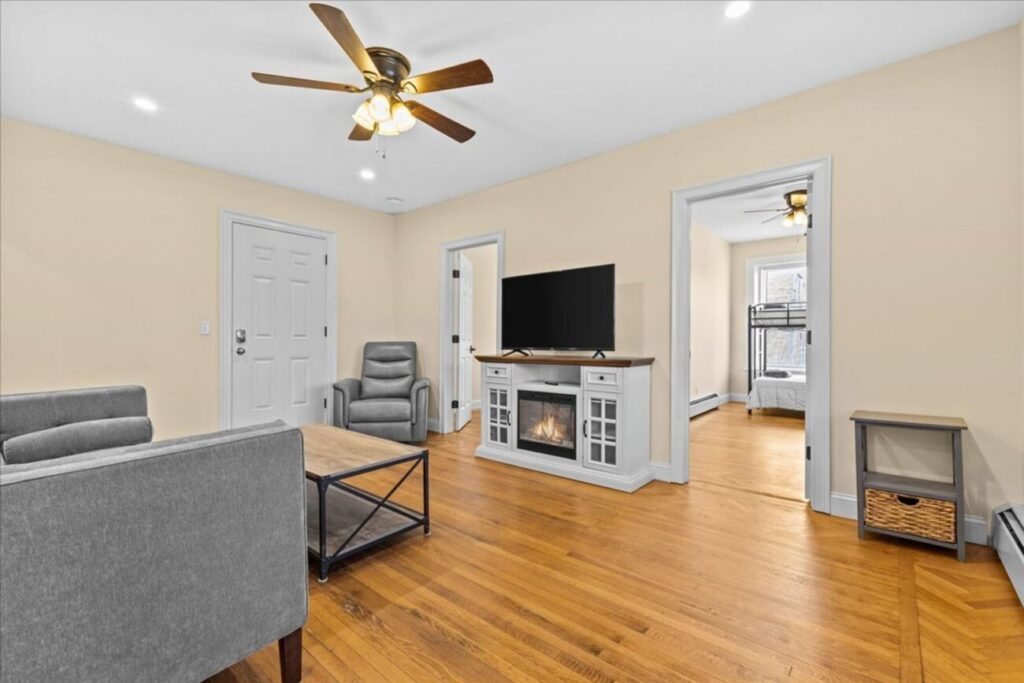 Private Room for Rent in Four Bedroom Apartment – Close to UVM Center – Available January 1, 2027!