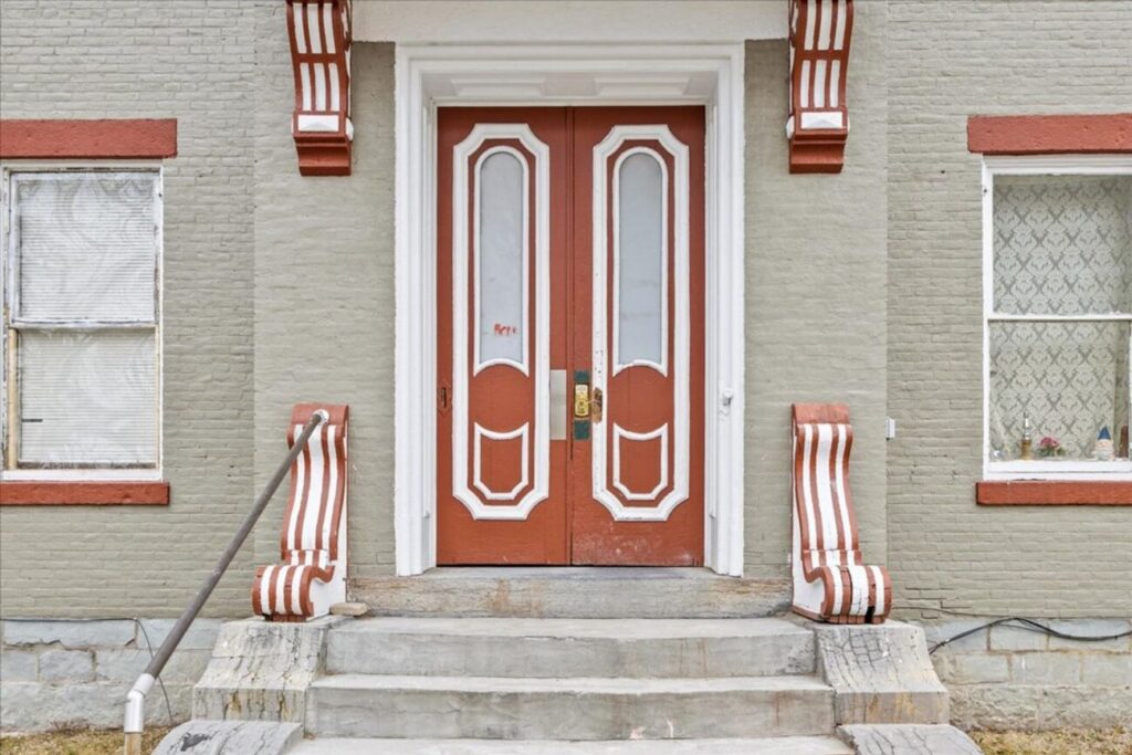 Private Room for Rent in Four Bedroom Apartment – Close to UVM Center – Available January 1, 2027!