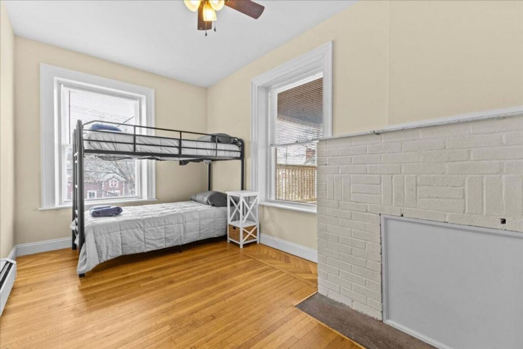 Private Room for Rent in Four Bedroom Apartment – Close to UVM Center – Available January 1, 2027!