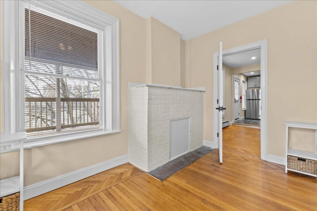 Private Room for Rent in Four Bedroom Apartment – Close to UVM Center – Available January 1, 2027!