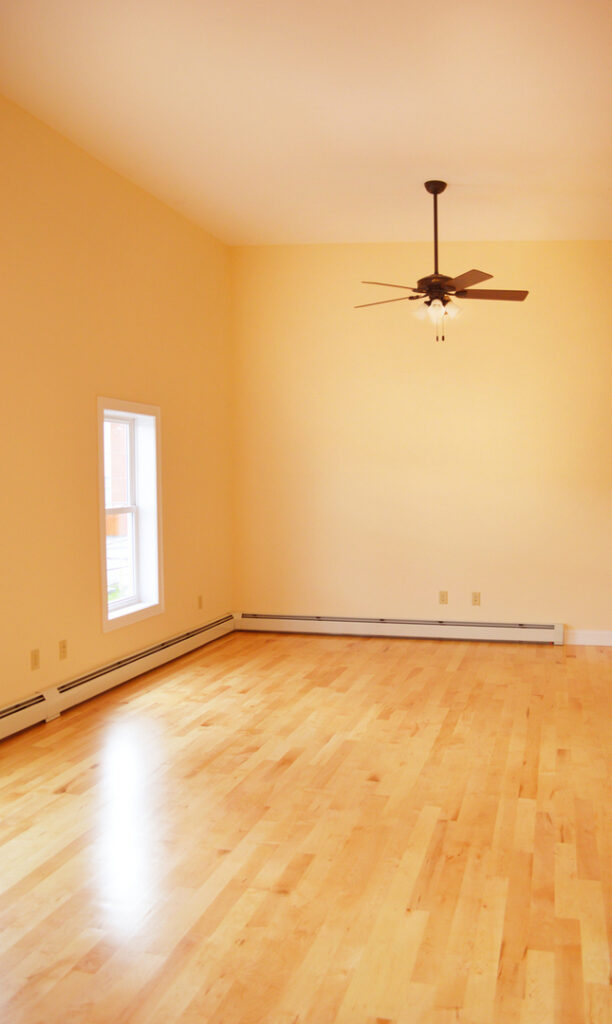 UNDERGRADUATE STUDENT PRIVATE ROOM FOR RENT IN 4BD APT – AVAILABLE NOW – Burlington, VT