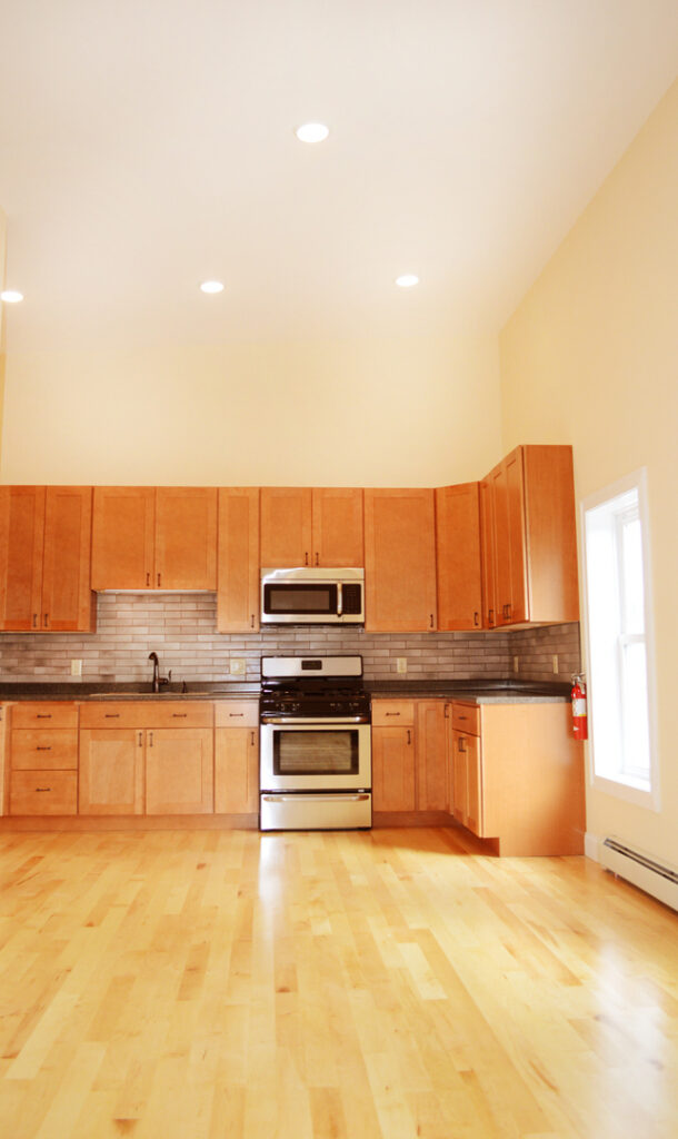 UNDERGRADUATE STUDENT PRIVATE ROOM FOR RENT IN 4BD APT – AVAILABLE NOW – Burlington, VT