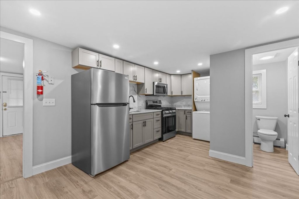 AVAILABLE September 1st – Newly Renovated 3BR Apartment Near UVM Campus & Downtown Burlington