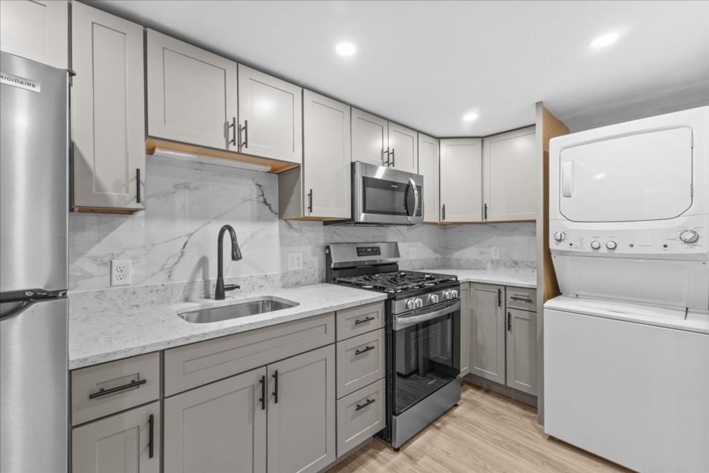 AVAILABLE September 1st – Newly Renovated 3BR Apartment Near UVM Campus & Downtown Burlington