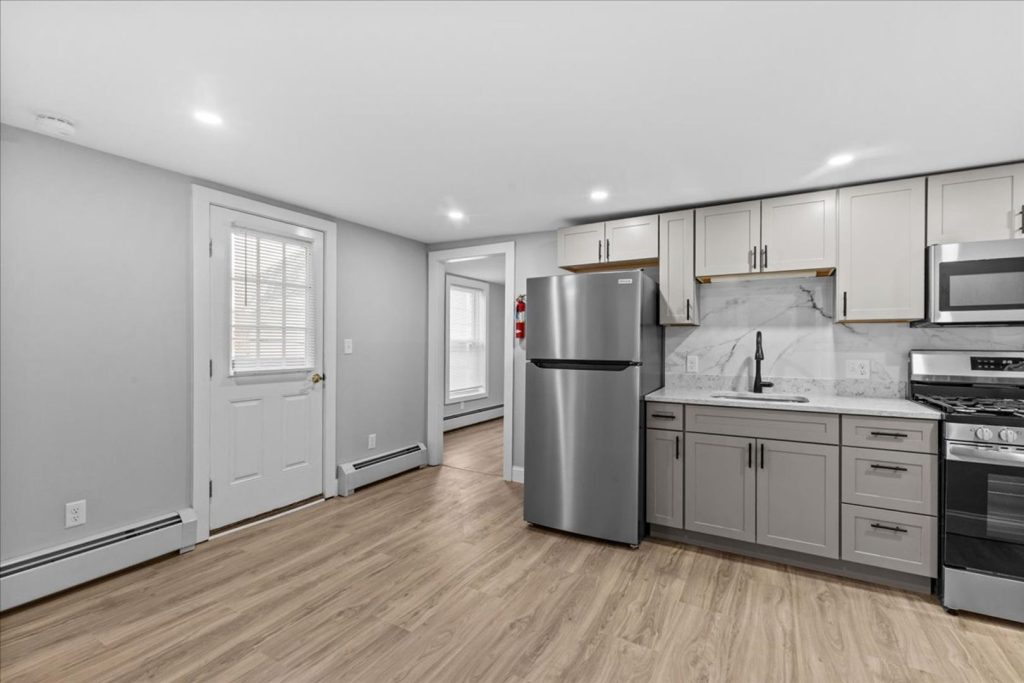 AVAILABLE September 1st – Newly Renovated 3BR Apartment Near UVM Campus & Downtown Burlington