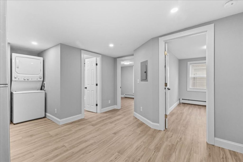 AVAILABLE September 1st – Newly Renovated 3BR Apartment Near UVM Campus & Downtown Burlington