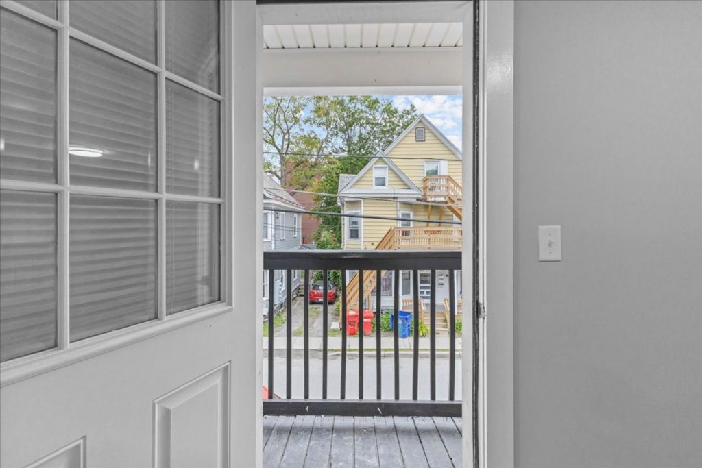 AVAILABLE September 1st – Newly Renovated 3BR Apartment Near UVM Campus & Downtown Burlington