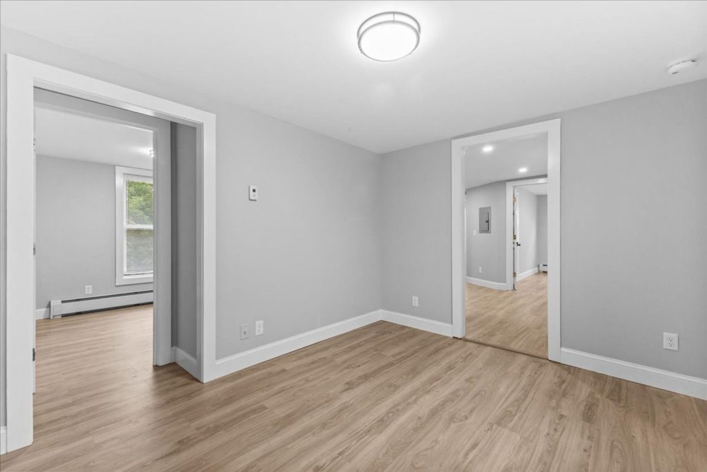 AVAILABLE September 1st – Newly Renovated 3BR Apartment Near UVM Campus & Downtown Burlington