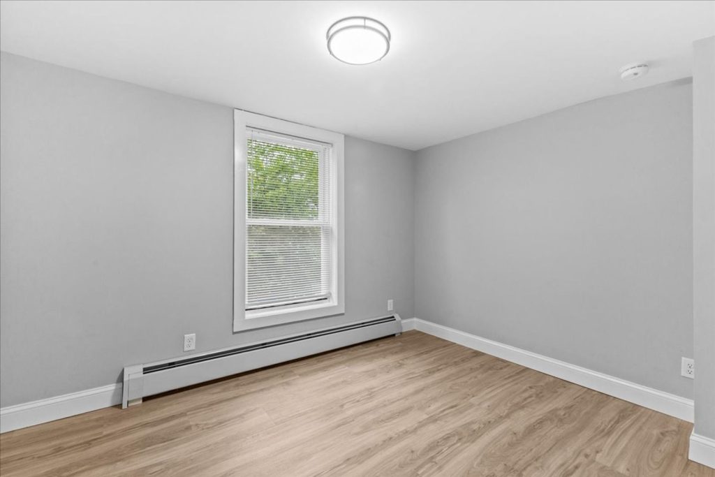 AVAILABLE September 1st – Newly Renovated 3BR Apartment Near UVM Campus & Downtown Burlington