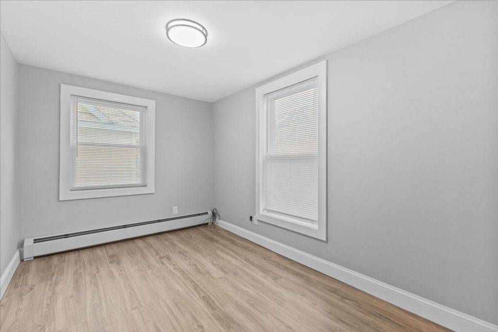 AVAILABLE September 1st – Newly Renovated 3BR Apartment Near UVM Campus & Downtown Burlington