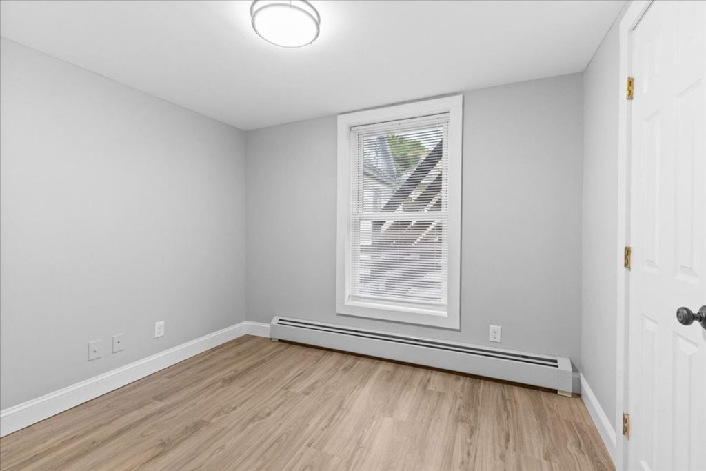AVAILABLE September 1st – Newly Renovated 3BR Apartment Near UVM Campus & Downtown Burlington