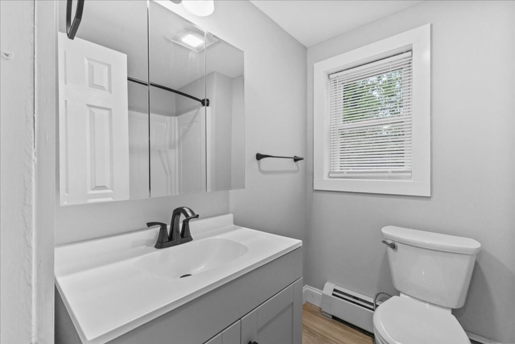 AVAILABLE September 1st – Newly Renovated 3BR Apartment Near UVM Campus & Downtown Burlington