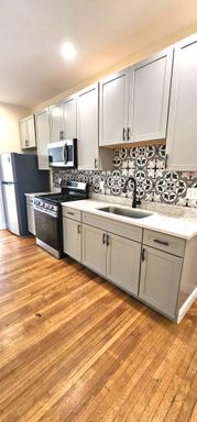 FURNISHED PRIVATE BEDROOM IN FOUR BEDROOM APARTMENT- Close to UVM Campus