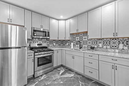 Private Room for Rent in Four Bedroom Apartment – Close to UVM Center – Available January 1, 2027!