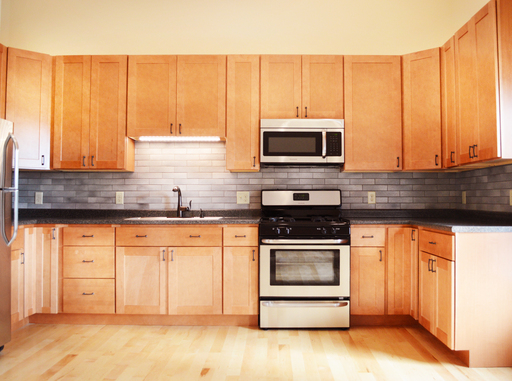 UNDERGRADUATE STUDENT PRIVATE ROOM FOR RENT IN 4BD APT – AVAILABLE NOW – Burlington, VT