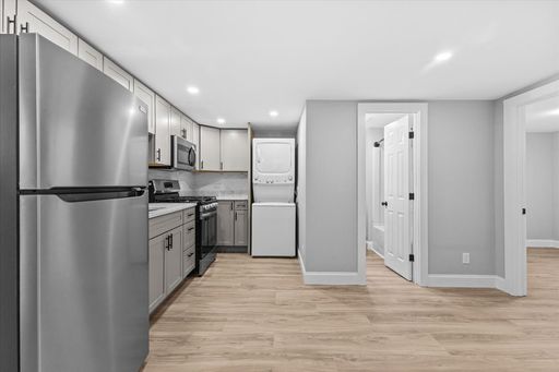 AVAILABLE September 1st – Newly Renovated 3BR Apartment Near UVM Campus & Downtown Burlington