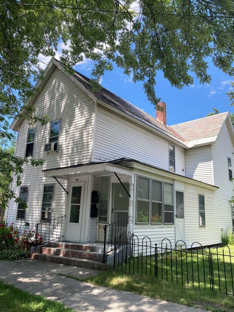 PRIVATE ROOM FOR RENT IN A FOUR BEDROOM APARTMENT Available for Immediate Move-in!