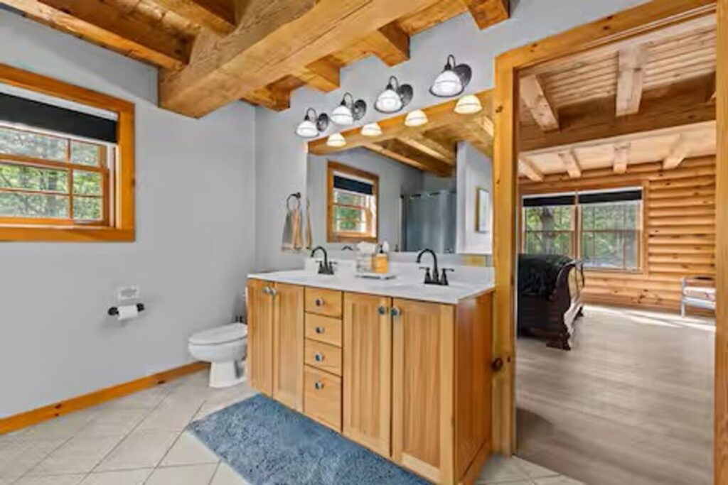 Large Log Cabin in Hinesburg – 448 Dynamite Hill Road