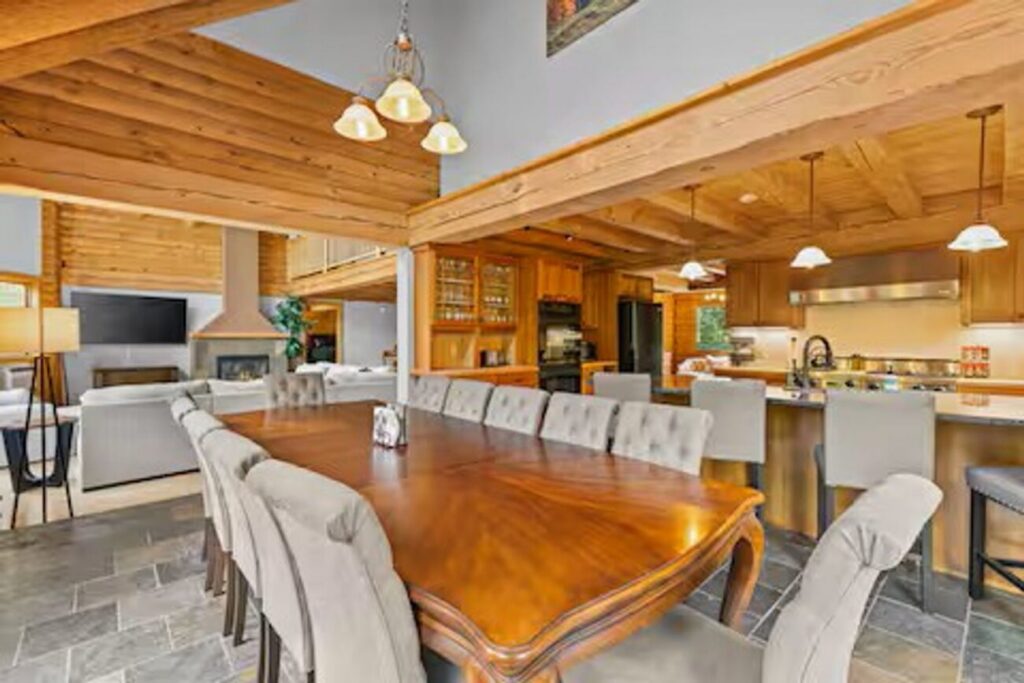 Large Log Cabin in Hinesburg – 448 Dynamite Hill Road
