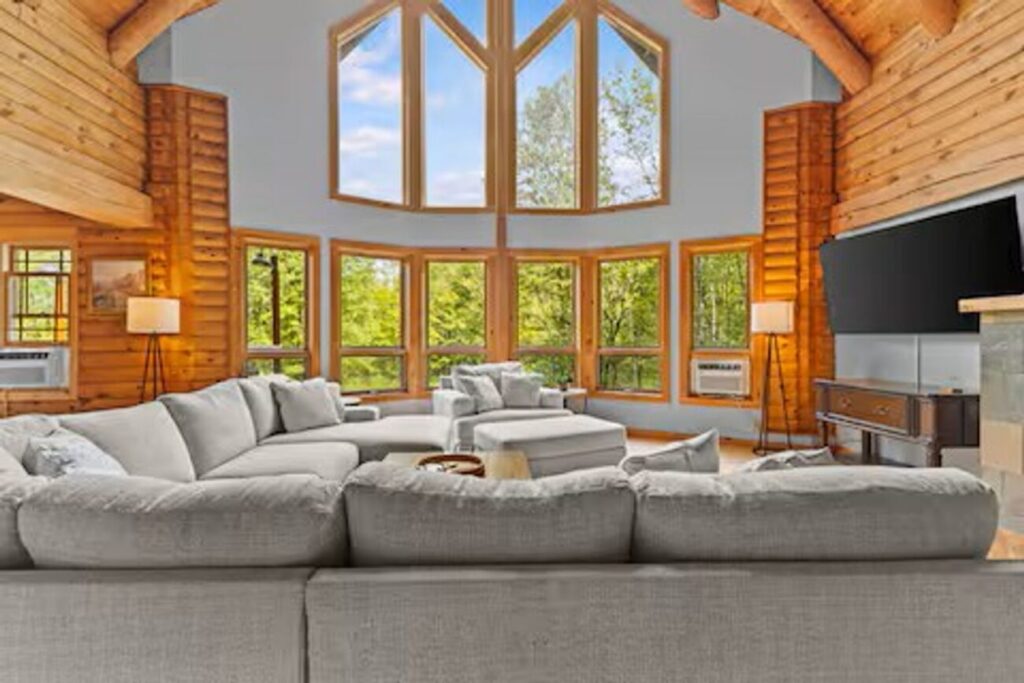 Large Log Cabin in Hinesburg – 448 Dynamite Hill Road
