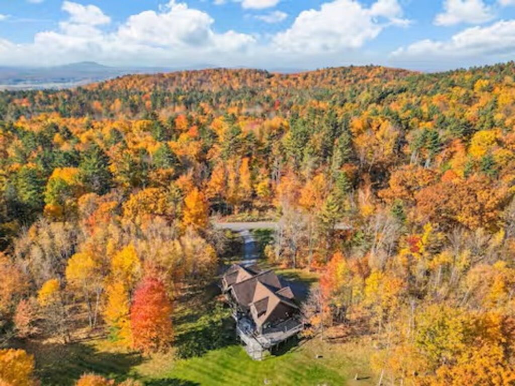 Large Log Cabin in Hinesburg – 448 Dynamite Hill Road