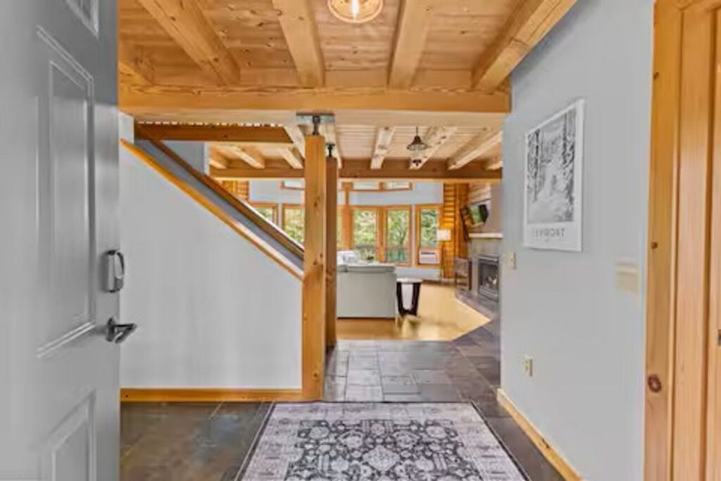 Large Log Cabin in Hinesburg – 448 Dynamite Hill Road