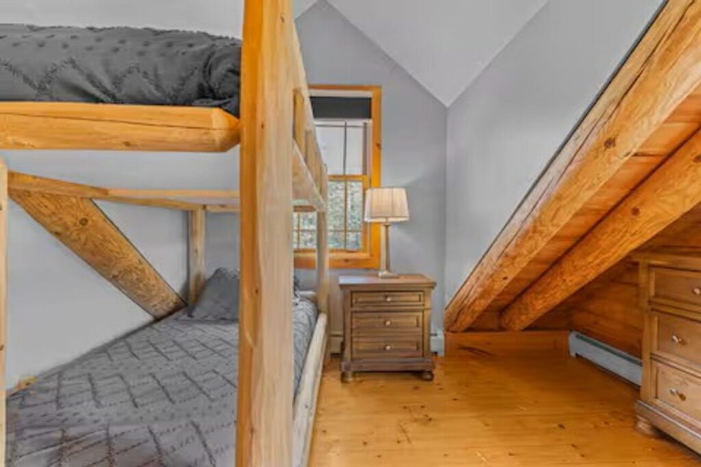 Large Log Cabin in Hinesburg – 448 Dynamite Hill Road