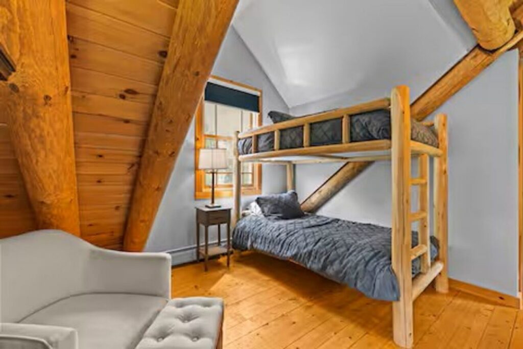 Large Log Cabin in Hinesburg – 448 Dynamite Hill Road