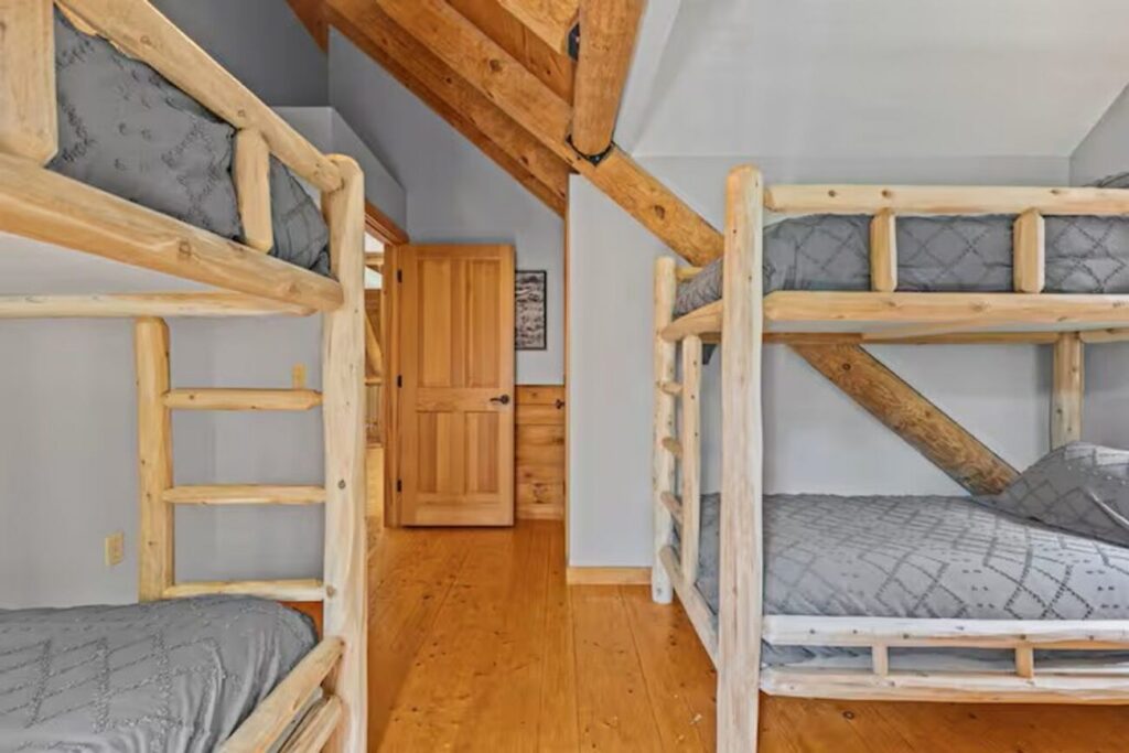 Large Log Cabin in Hinesburg – 448 Dynamite Hill Road