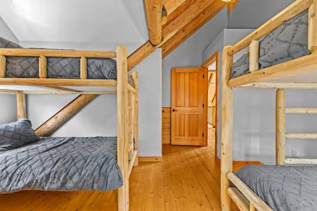 Large Log Cabin in Hinesburg – 448 Dynamite Hill Road