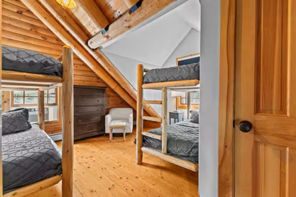 Large Log Cabin in Hinesburg – 448 Dynamite Hill Road