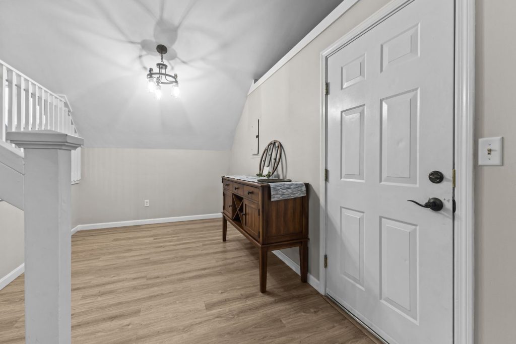 Studio Apartment Available for Immediate Move-in!