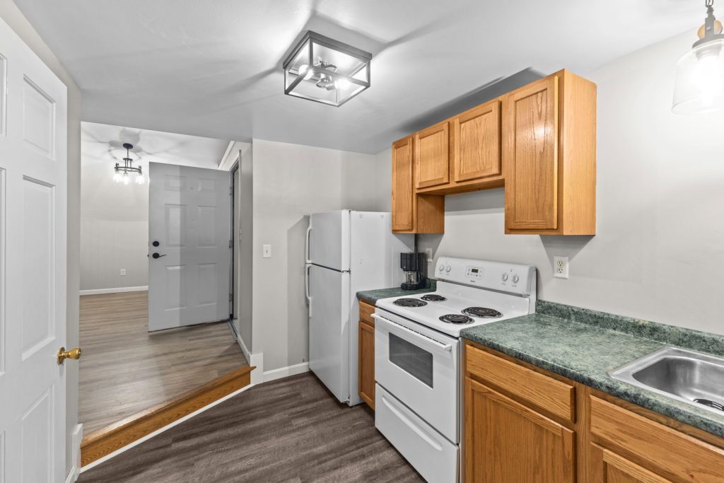 Studio Apartment Available for Immediate Move-in!