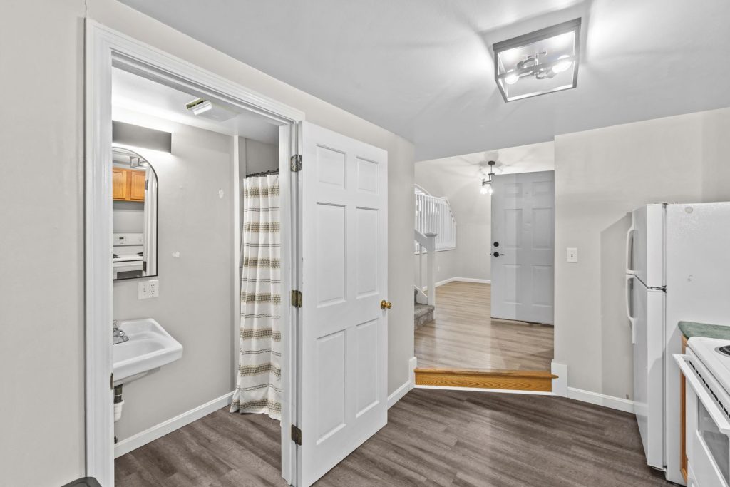 Studio Apartment Available for Immediate Move-in!