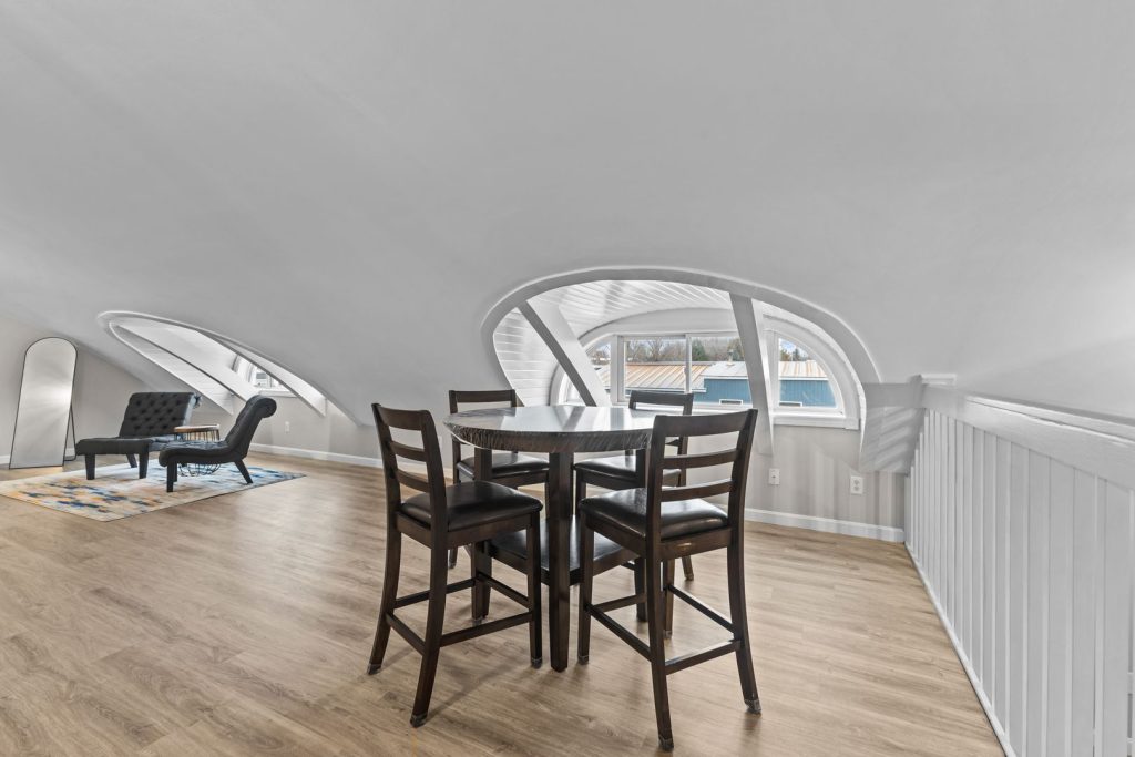 Studio Apartment Available for Immediate Move-in!