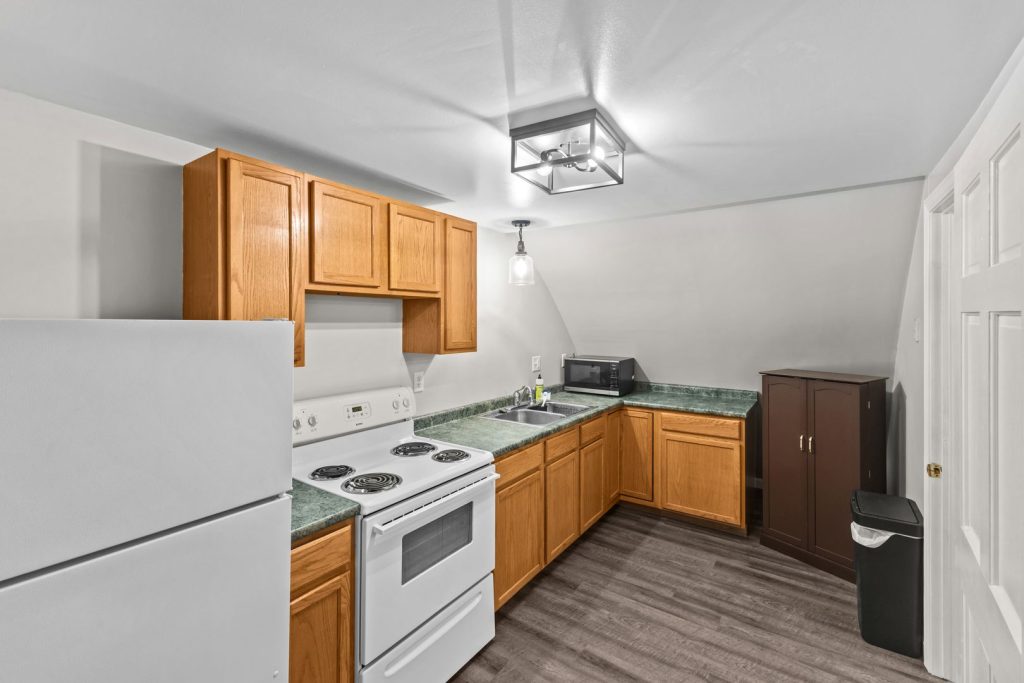 Studio Apartment Available for Immediate Move-in!