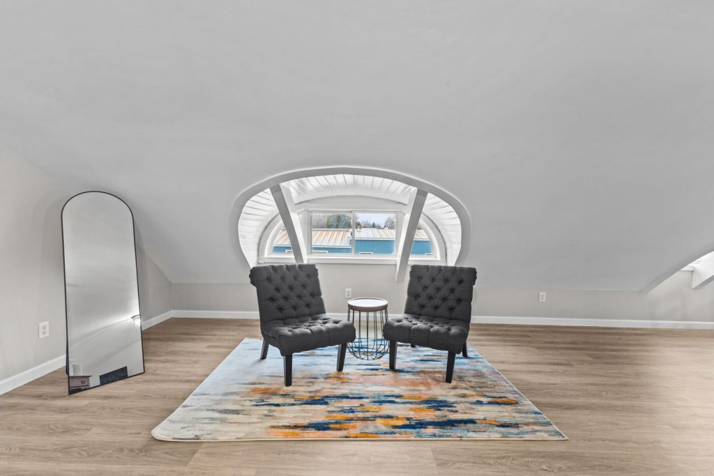 Studio Apartment Available for Immediate Move-in!