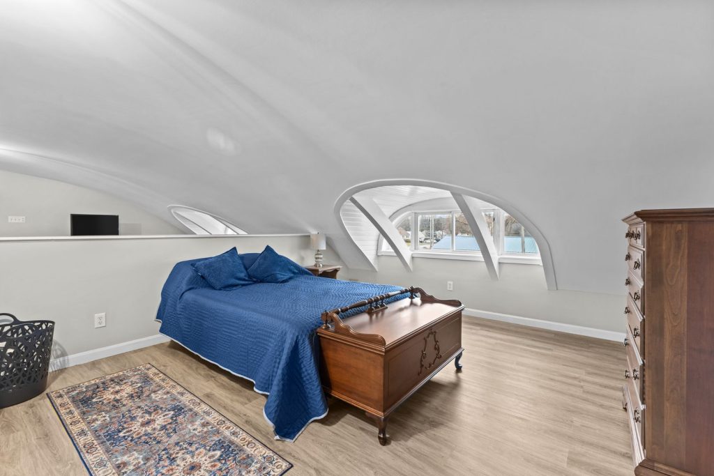 Studio Apartment Available for Immediate Move-in!