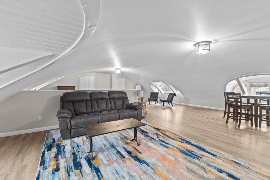 Studio Apartment Available for Immediate Move-in!