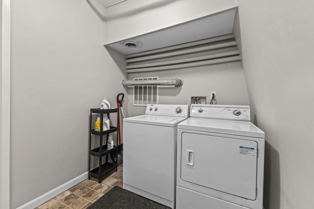 Studio Apartment Available for Immediate Move-in!