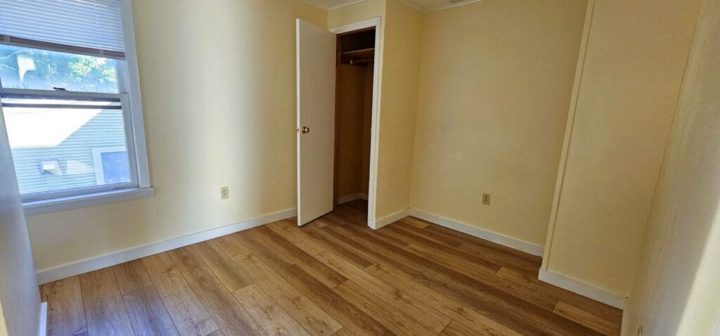 PRIVATE ROOM FOR RENT IN A FOUR BEDROOM APARTMENT Available for Immediate Move-in!