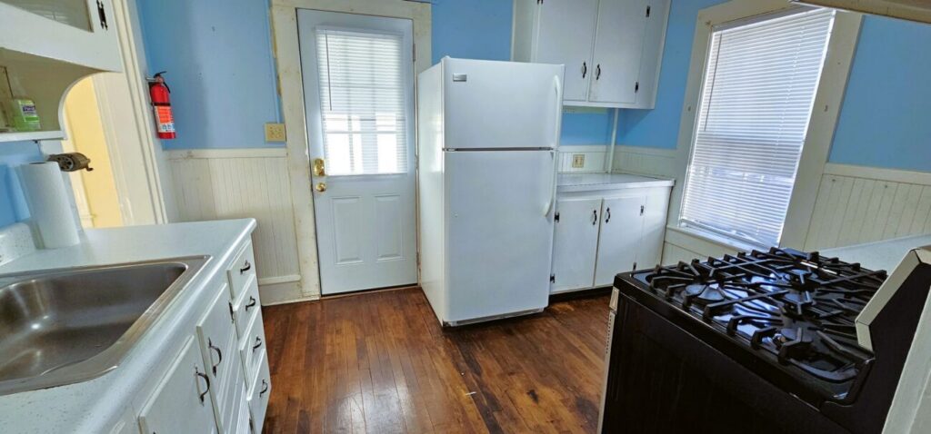 PRIVATE ROOM FOR RENT IN A FOUR BEDROOM APARTMENT Available for Immediate Move-in!