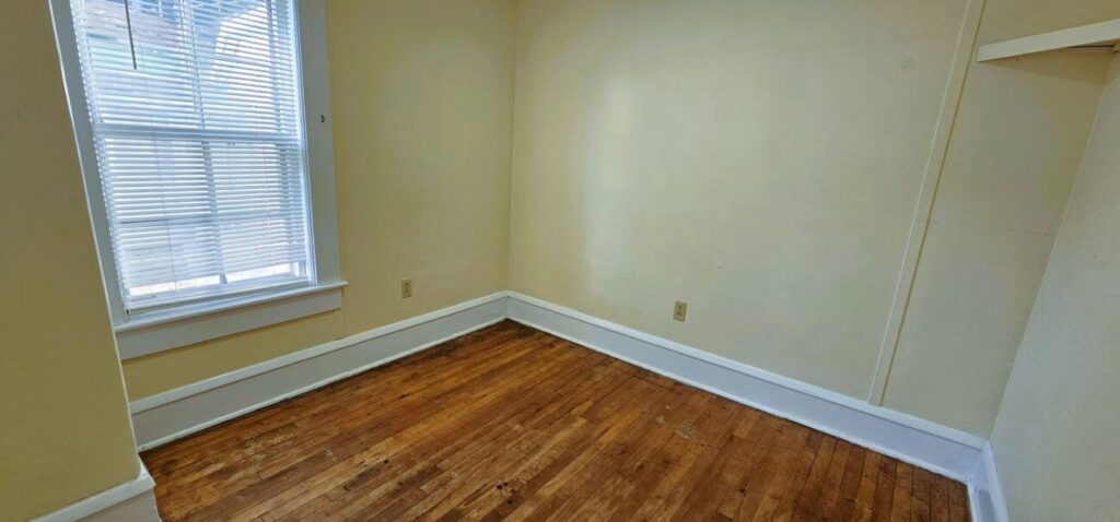 PRIVATE ROOM FOR RENT IN A FOUR BEDROOM APARTMENT Available for Immediate Move-in!
