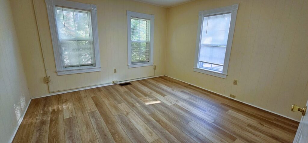 PRIVATE ROOM FOR RENT IN A FOUR BEDROOM APARTMENT Available for Immediate Move-in!