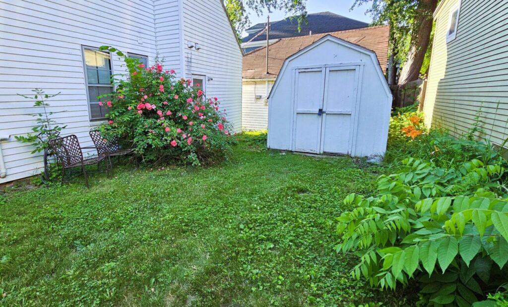 PRIVATE ROOM FOR RENT IN A FOUR BEDROOM APARTMENT Available for Immediate Move-in!